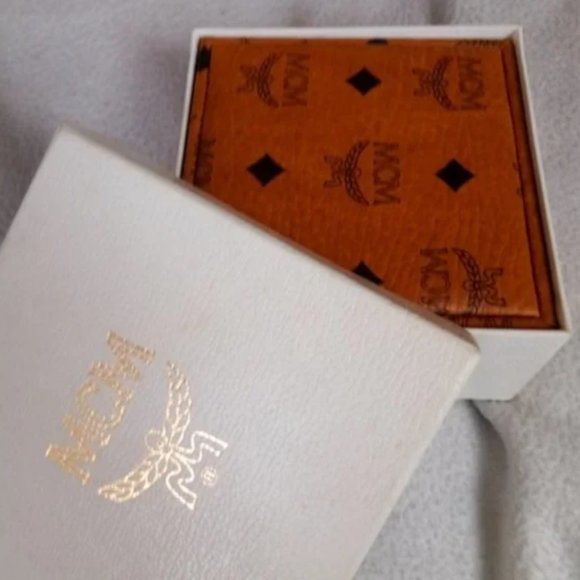 Rare mcm gold silver tone watch in original box - Picture 10 of 10